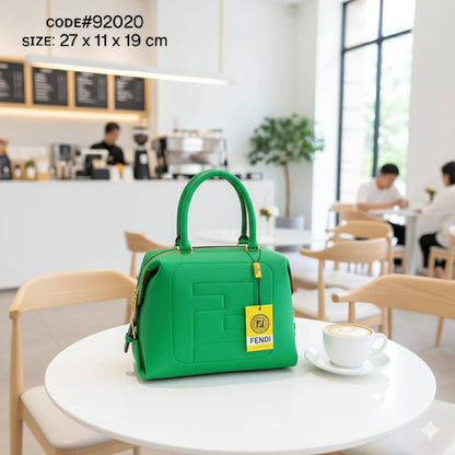 FENDI ғғ ᴄᴜʙᴇ ʙᴀɢ
ᴍᴀᴛᴛᴇ ʟᴇᴀᴛʜᴇʀ ᴍᴀᴛᴇʀɪᴀʟ
ᴄᴀɴᴠᴀs ᴍᴀᴛᴇʀɪᴀʟ
ɢᴏʟᴅ ʜᴀʀᴅᴡᴀʀᴇ
ᴡɪᴛʜ ʟᴏɴɢ sᴛʀᴀᴘ
sɪᴢᴇ : 27 cm

80 dhs🪙💚

Zain31
♥️♥️♥️