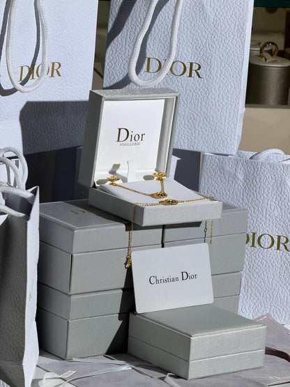 Dior
 New Collection 😍
Quality: Super Master 
Non -Tarnish color

* ⁠Necklace 
* ⁠Earring 
* ⁠Bracelet
For Price 👇 WTSP Text Zain 0568585901

Zain268
♥️♥️♥️
