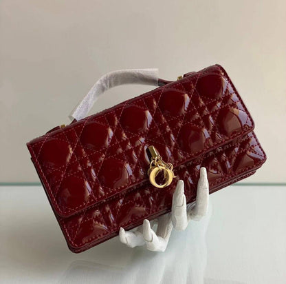 Dior
with box
105 dhs✅

Zain102
♥️♥️♥️