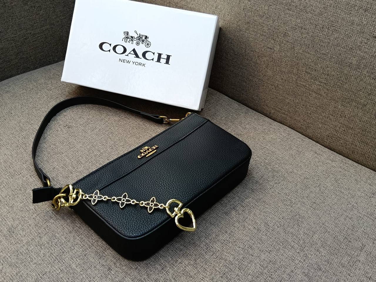 LV - Coach
75 dhs✅
with box🎁

Zain26
♥️♥️♥️