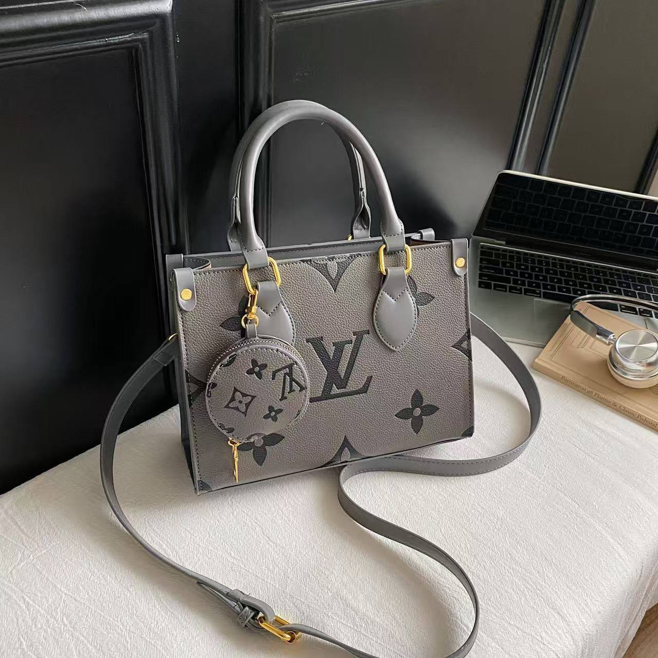 LV
ᴍɪɴɪ Oɴ Tʜᴇ Go
ᴄᴏɪɴ ᴘᴜʀsᴇ ɴᴏɴ- ᴢɪᴘ
ɪᴛ ʜᴀs ʟᴏɴɢ ʙᴇʟᴛ sᴛʀᴀᴘ
sɪᴢᴇ: 25 cm

70 dhs🪙🖤

Zain31
♥️♥️♥️