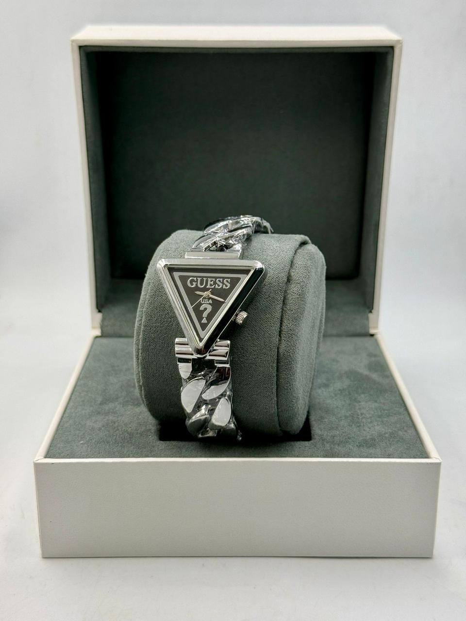 Guess ladies 
55 dhs❣️

Zain08
♥️♥️♥️