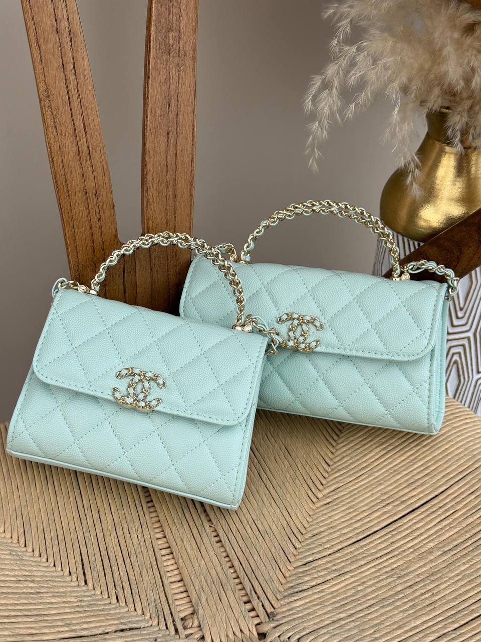 CHANEL

15cm
340 dhs✅

18cm
360 dhs✅
Top quality 

With box🎁

Zain167
♥️♥️♥️