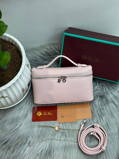 loro piana
SIZE  ………21CM 🥰

80 dhs🪙🌨️

with BOX
🎁🎁🎁

Zain244
♥️♥️♥️