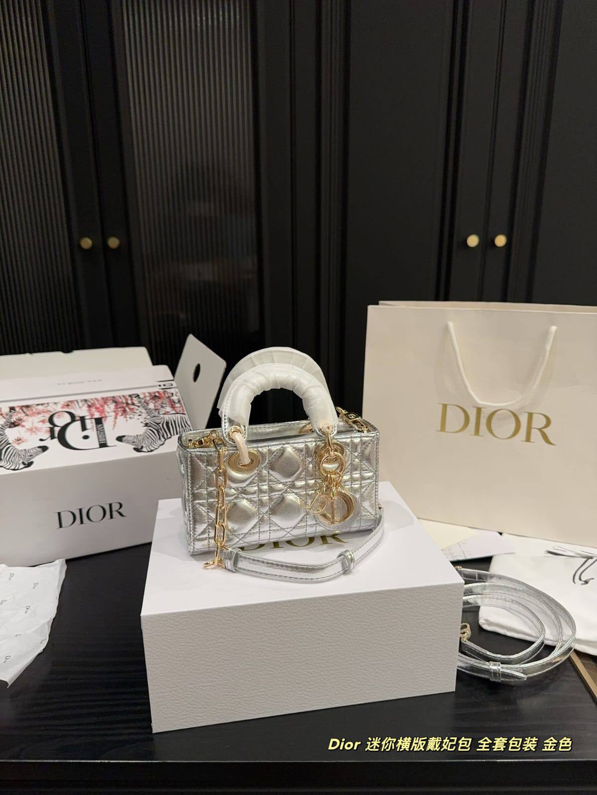 Dior

17cm 300 dhs🇦🇪🇦🇪
22 cm. 320 dhs🇦🇪🇦🇪

Zain10
♥️♥️♥️