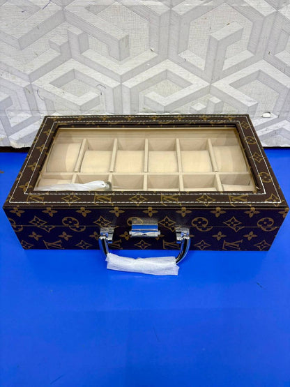 LV watch display box 
100 dhs🇦🇪🇦🇪

Zain08
♥️♥️♥️