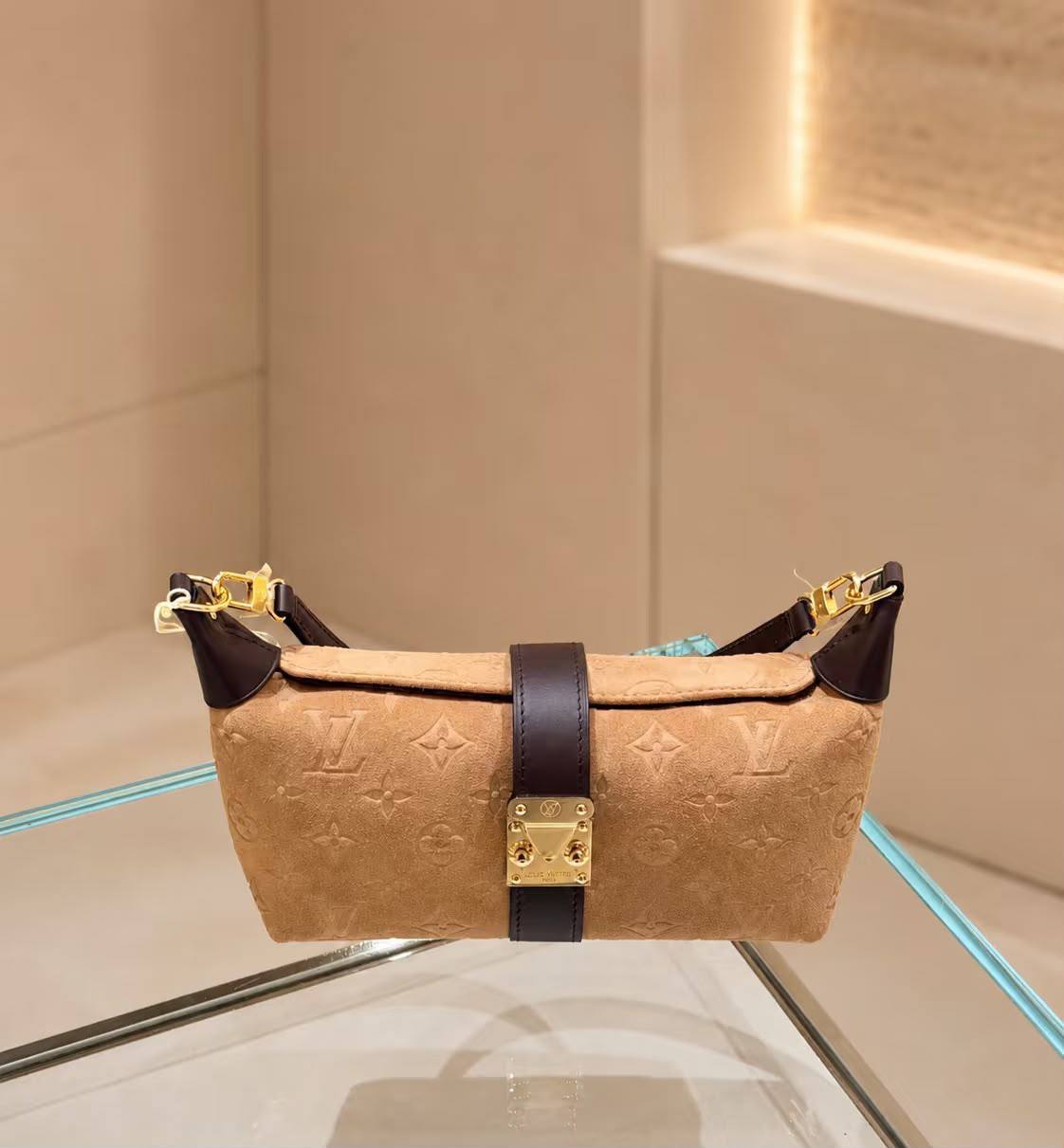 LV

280 dhs🇦🇪🇦🇪
Zain244
♥️♥️♥️