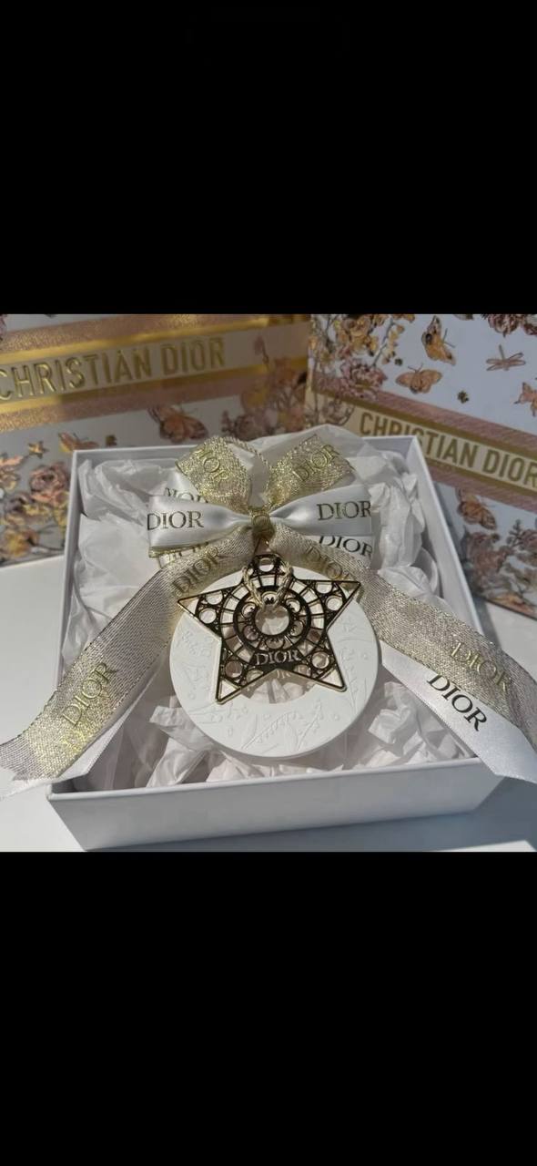 Dior Master quality car hanger with fragrance spray stone 
45 dhs✅

Zain243
♥️♥️♥️