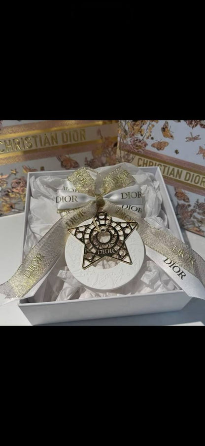 Dior Master quality car hanger with fragrance spray stone 
45 dhs✅

Zain243
♥️♥️♥️