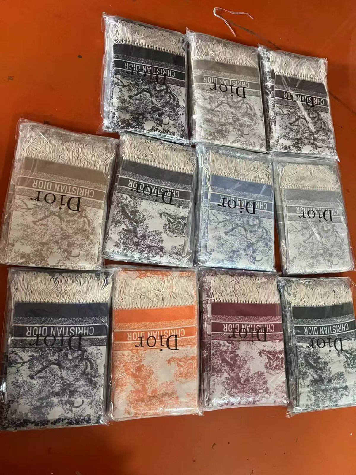 Winter scarf 
45 dhs❣️

Zain93
♥️♥️♥️