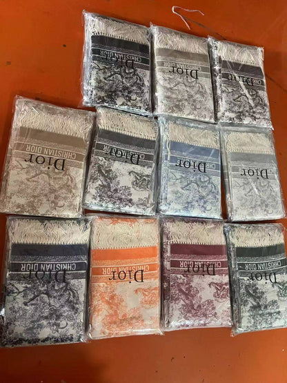 Winter scarf 
45 dhs❣️

Zain93
♥️♥️♥️