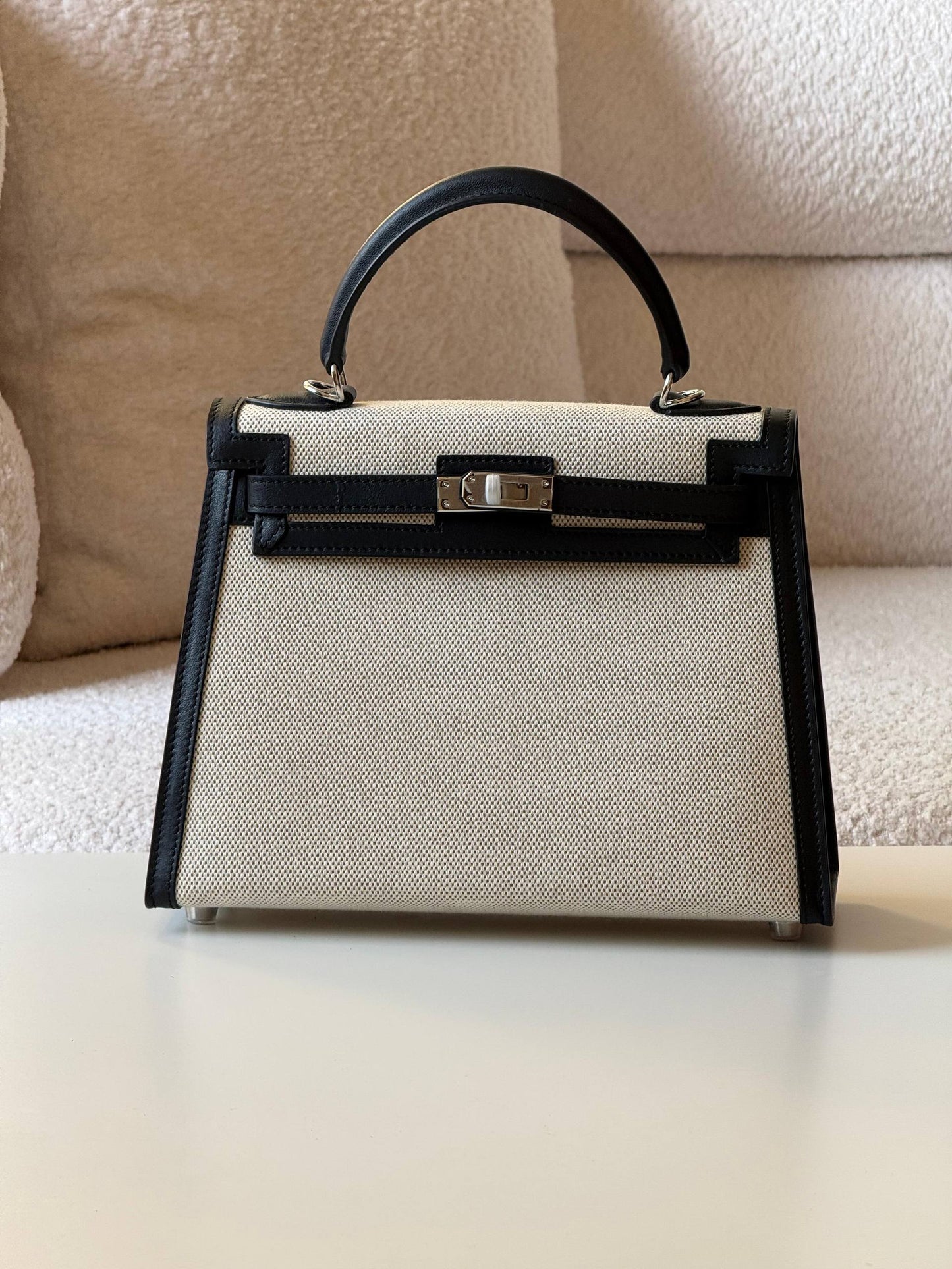 Hermes 

kelly 25cm💕master quality😍with box❤️

480 dhs❤️💚

Zain52
♥️♥️♥️
