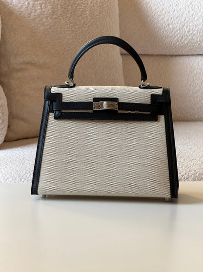 Hermes 

kelly 25cm💕master quality😍with box❤️

480 dhs❤️💚

Zain52
♥️♥️♥️