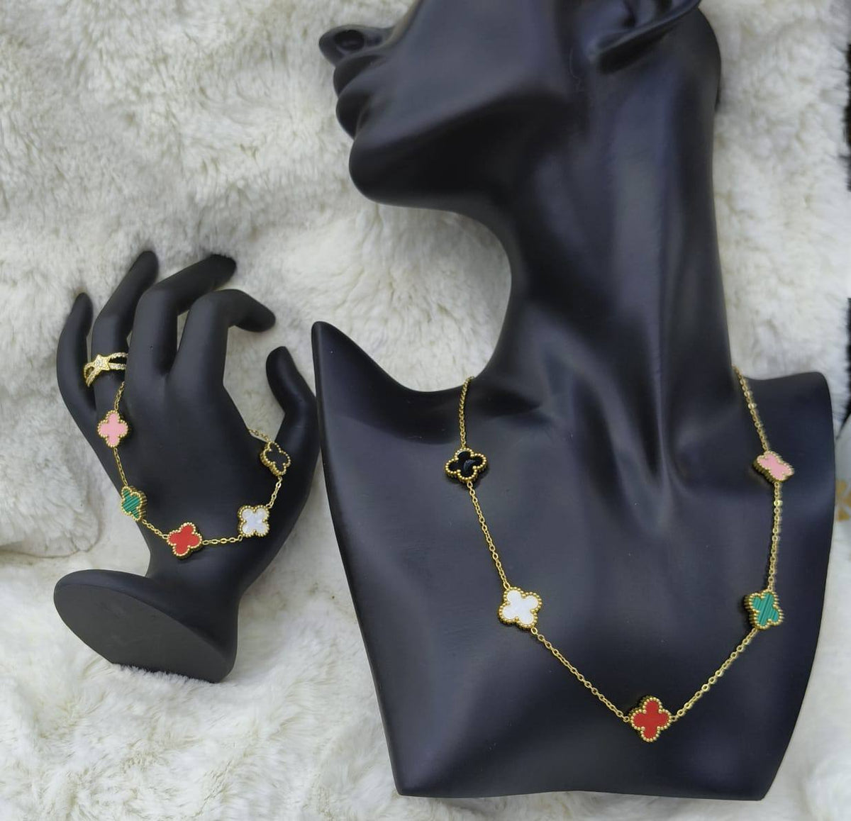 VCA  
neckless and breslet 

45 dhs🇦🇪🇦🇪

Zain25
♥️♥️♥️