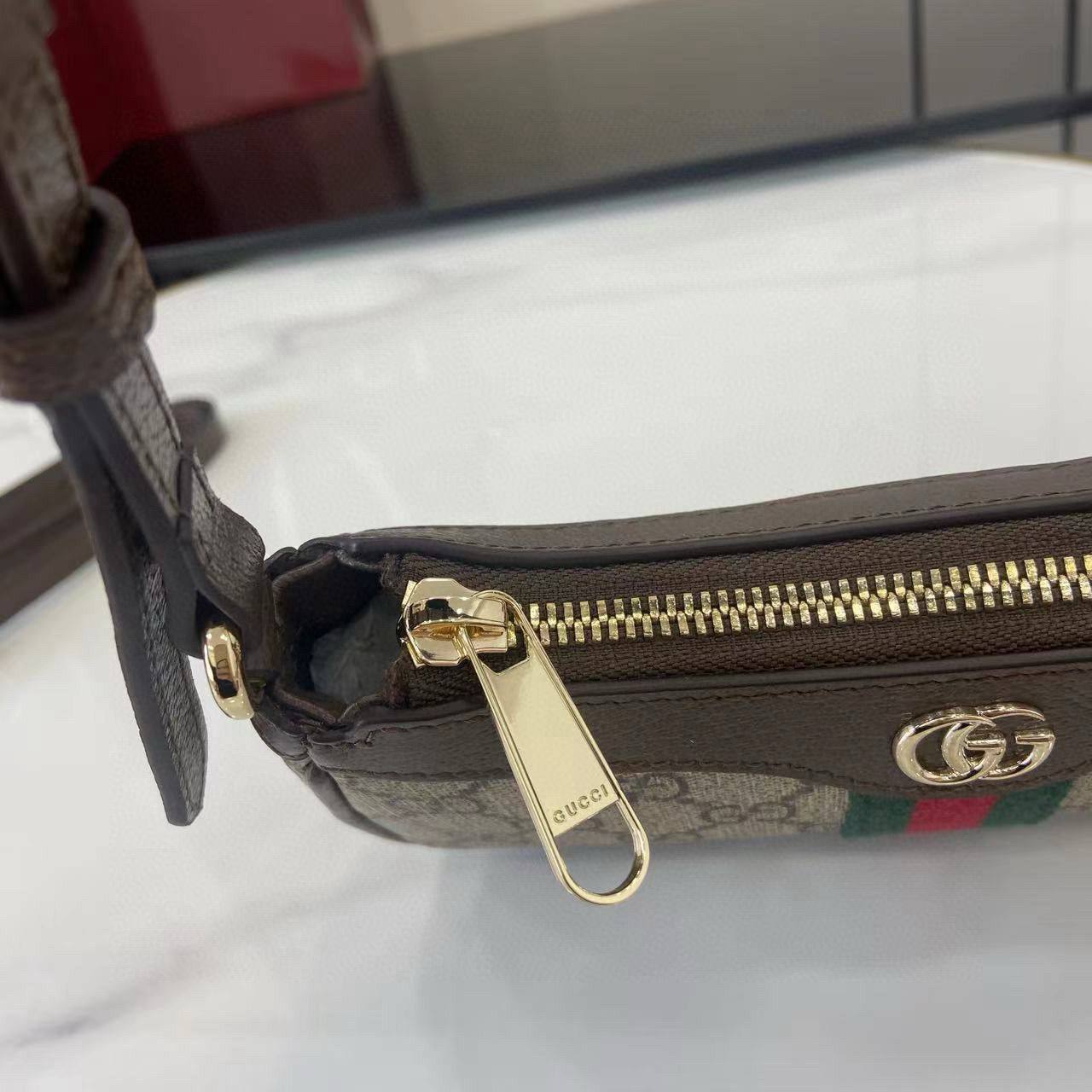 GUCCI 
GOOD QUALITY 

WITH BOX 
🎁🎁🎁

95 dhs✅

Zain39
♥️♥️♥️