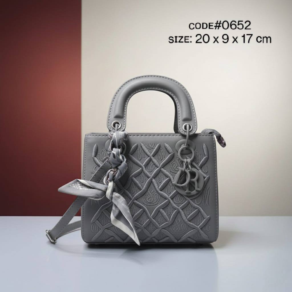 CHRISTIAN LADY DIOR
ᴄᴀɴᴠᴀs ᴏʙʟɪǫᴜᴇ ᴍᴀᴛᴇʀɪᴀʟ
ᴀɴᴅ ʟᴇᴀᴛʜᴇʀ ᴍᴀᴛᴇʀɪᴀʟ
ɢᴏʟᴅ ʜᴀʀᴅᴡᴀʀᴇ
sɪᴢᴇ: 20 cm

75 dhs💓

Zain31