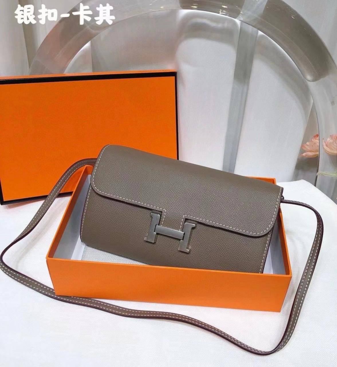 HARMES 

80 dhs🇦🇪

With box
🎁🎁🎁

Zain90
♥️♥️♥️