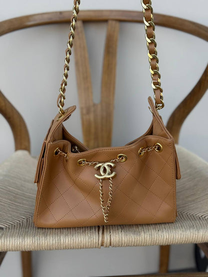 CHANEL

22cm
360 dhs✅

25cm
380 dhs✅

33cm
400 dhs✅

Top quality 
With box🎁

Zain167
♥️♥️♥️