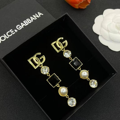D&G SET💥*
Necklace ❣️
Earring ❤️‍🔥
Breslat 🦋
Master quality 💯
With normal boxes 📦 
And paper bag 🛍️
190 dhs🪙💕

Zain216
♥️♥️♥️