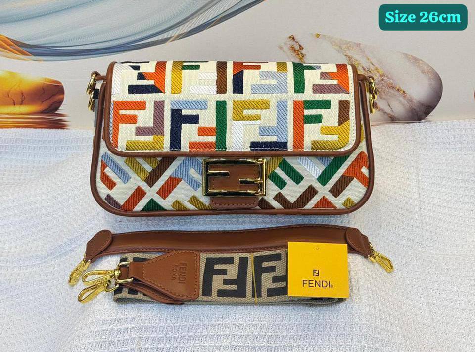 Fendi
Best quality
With box’s
🎁🎁🎁

115 dhs✅
size 26cm

Zain158
♥️♥️♥️