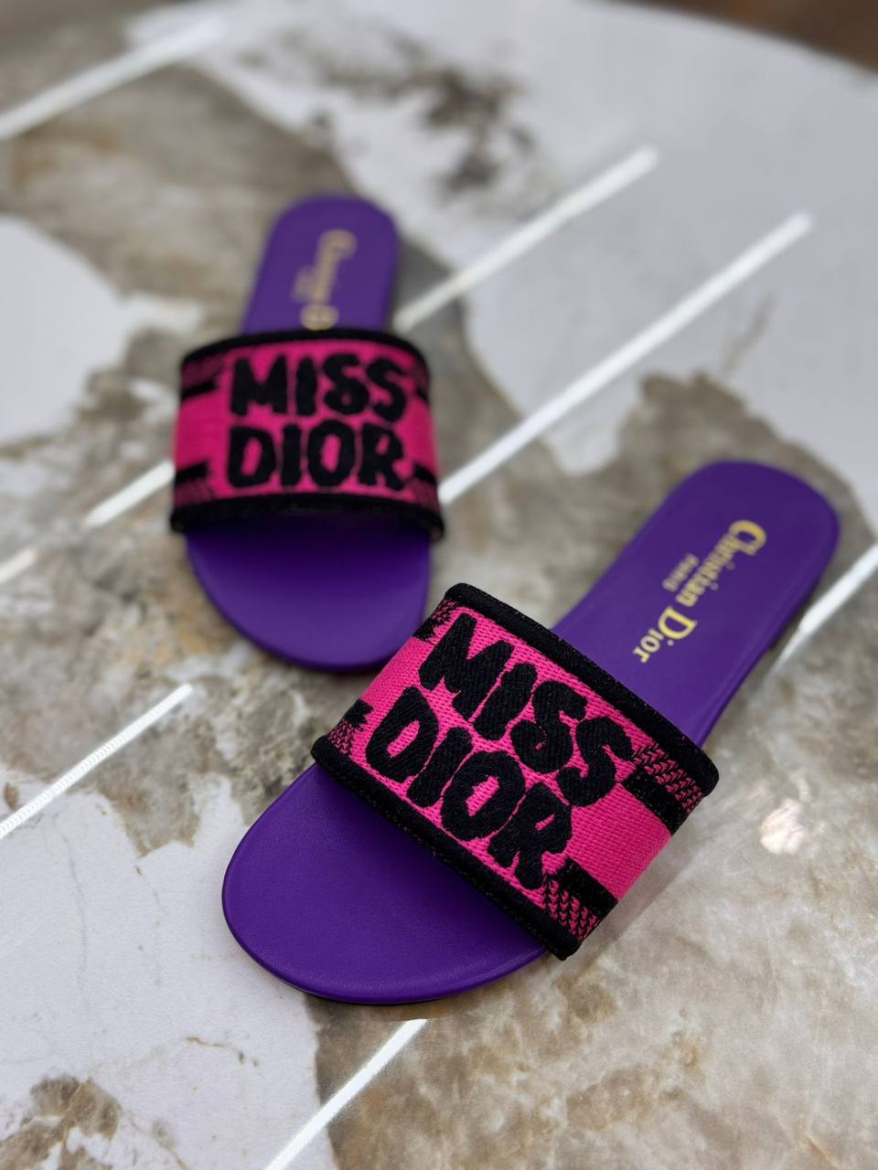 Dior 
100 dhs✅
Size 36-42

Zain55
♥️♥️♥️