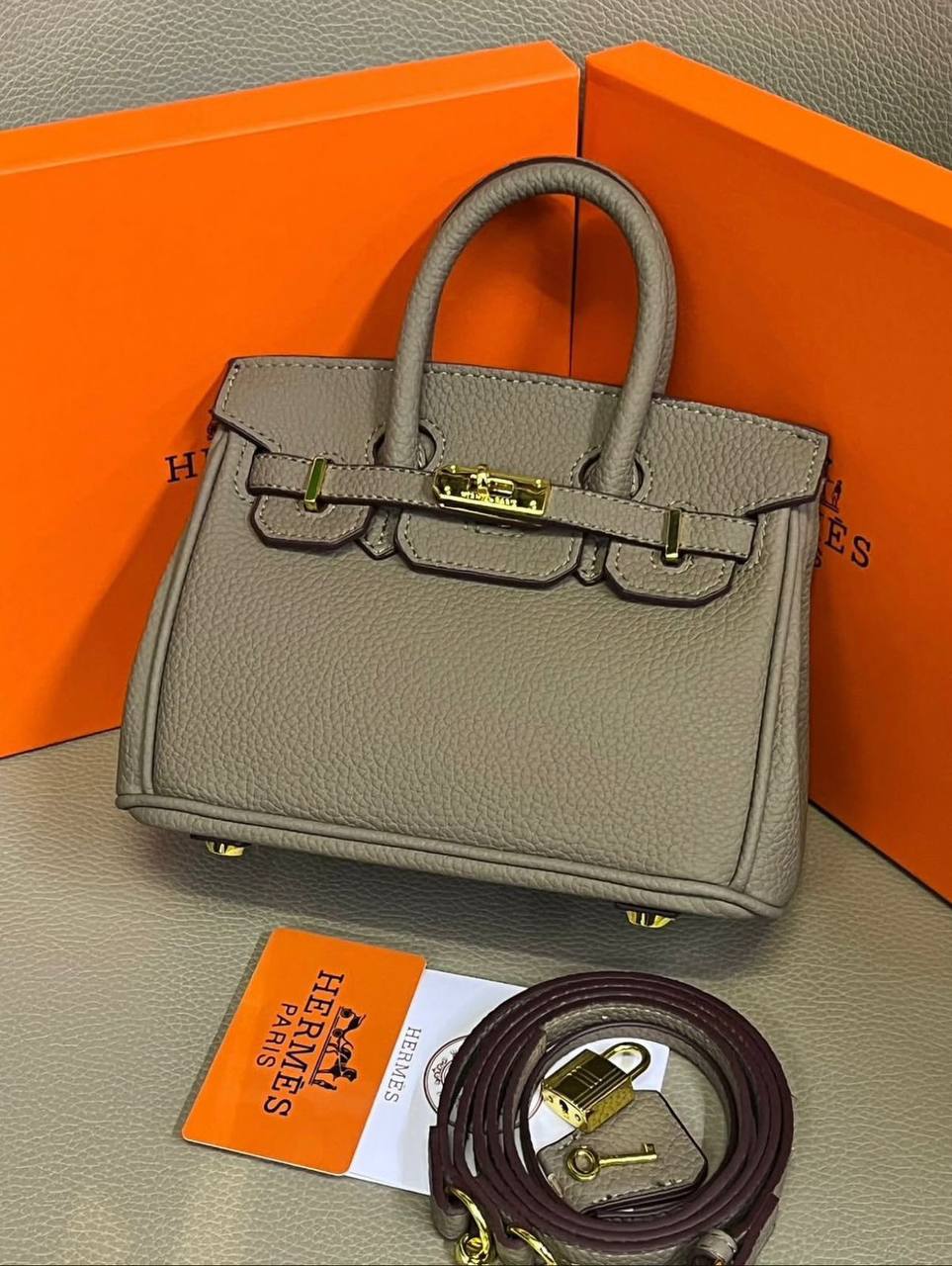 HERMES MINI 
GOOD QUALITY 🌹
95 dhs✅
WITH BOX 📦

Zain28
♥️♥️♥️