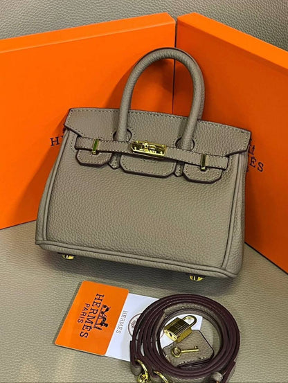 HERMES MINI 
GOOD QUALITY 🌹
95 dhs✅
WITH BOX 📦

Zain28
♥️♥️♥️