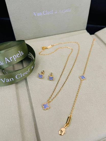 MINI SET 
NECKLACE BRACELET 
EARRINGS
VANCLEAF
MASTER✨💫

110 dhs🇦🇪🇦🇪

WITH BOX AND PAPER BAG🛍️🎁
Zain89
♥️♥️♥️