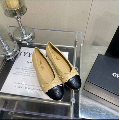 Chanel
Size 36 to 41 
140 dhs✅

Zain183
♥️♥️♥️