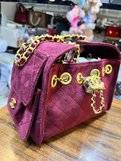 Chanel
110 dhs💓

with box
🎁🎁🎁

size 20×12×14cm

Zain42
♥️♥️♥️
