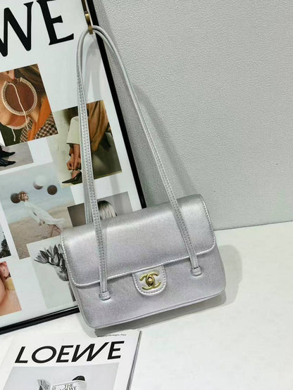 Chanel 

100 dhs🇦🇪🇦🇪
 have box

Zain07
♥️♥️♥️