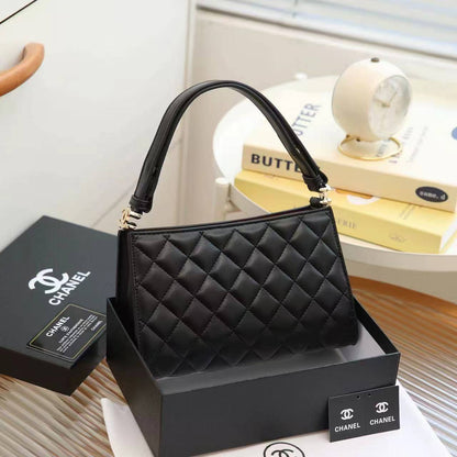 Chanel
90 dhs💓
with box23cm

Zain26
♥️♥️♥️