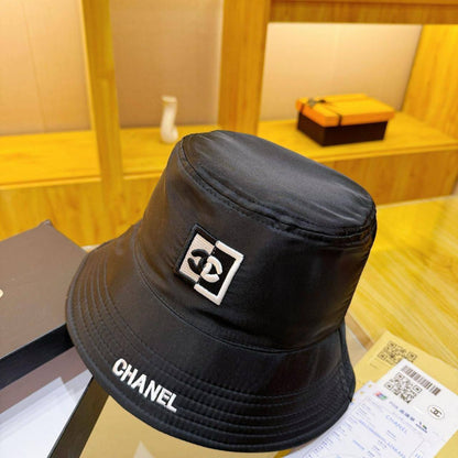 HAT
50 dhs🪙💚

with box
🎁🎁🎁

Zain17
♥️♥️♥️