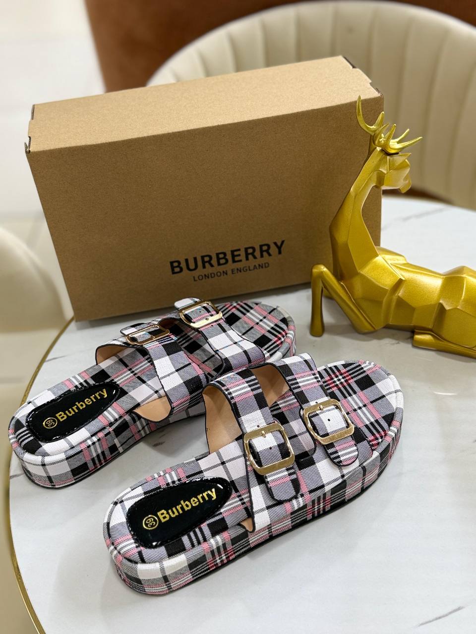 Balenciaga - Burberry - Nike
Fila - Prada - Gucci 
Size 36to42
55 dhs✅

Zain163
♥️♥️♥️
