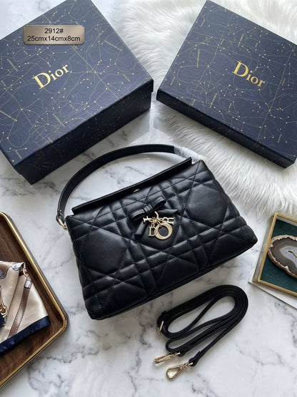 Dior 
100 dhs✅✅
with box

Zain72
♥️♥️♥️