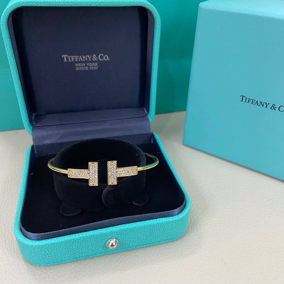 Tiffany Bangle* 🍂
Master quality 

*55* AED normal box 📦

Zain48
♥️♥️♥️