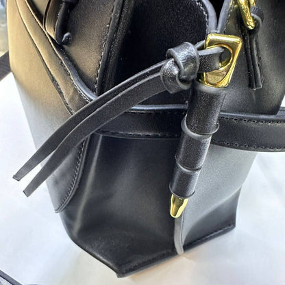 LOEWE 
GOOD QUALITY WITH BOX 
90 dhs💓

Zain295
♥️♥️♥️