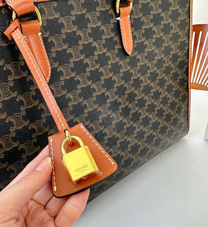 CELINE NEW CAME GOOD QUALITY 
105 dhs🇦🇪🇦🇪

Zain295
♥️♥️♥️