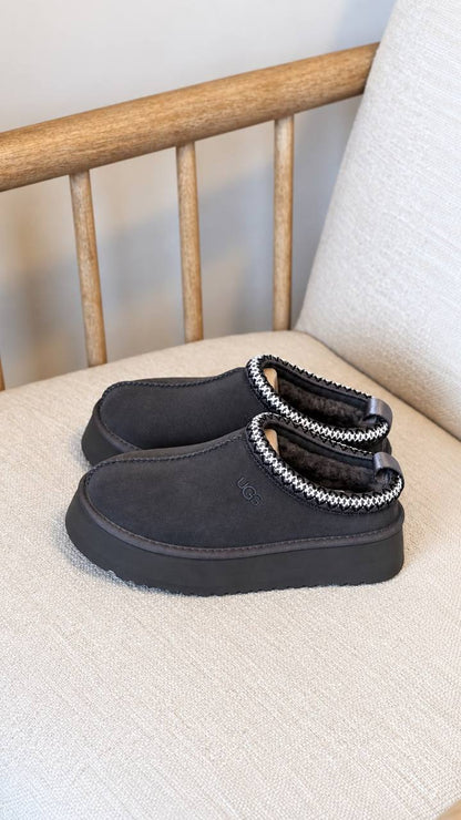 UGG
QUALITY: SUPER MASTER 

SIZE: 35 TO 42
430 dhs🇦🇪🇦🇪

Zain319
♥️♥️♥️