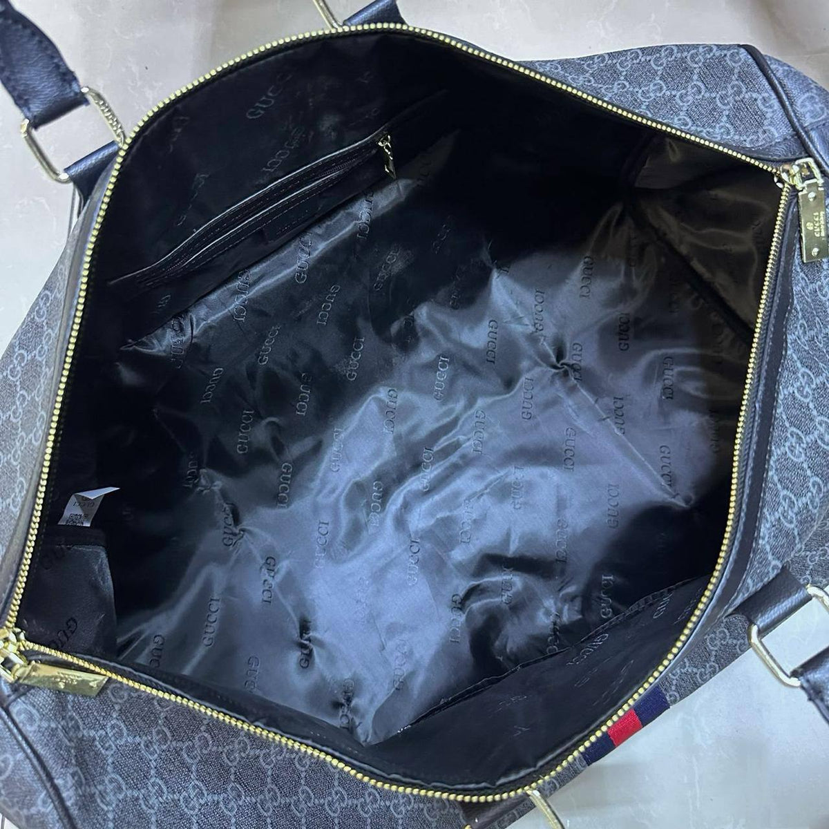 GUCCI 

TRAVELLING BAG 

RESTOCK 

GOOD QUALITY 
115 dhs🇦🇪🇦🇪

Zain39
Zain295
♥️♥️♥️