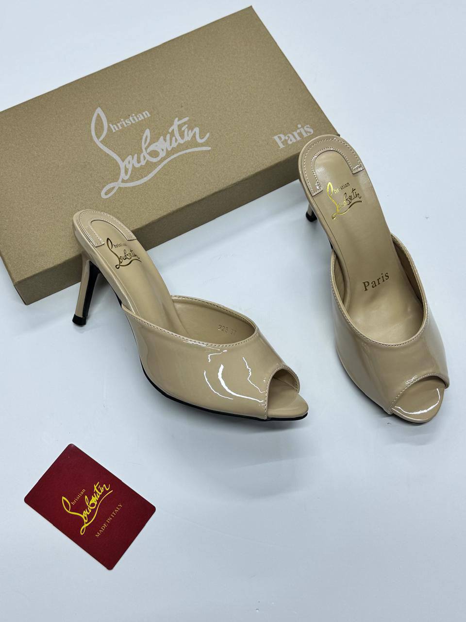 Christian Louboutin
𝐇𝐢𝐠𝐡 𝐪𝐮𝐚𝐥𝐢𝐭𝐲💯 
𝐒𝐢𝐳𝐞 𝟑𝟔-𝟑𝟕-𝟑𝟖-𝟑𝟗-𝟒𝟎-𝟒𝟏 
110 dhs✅

Zain86
♥️♥️♥️