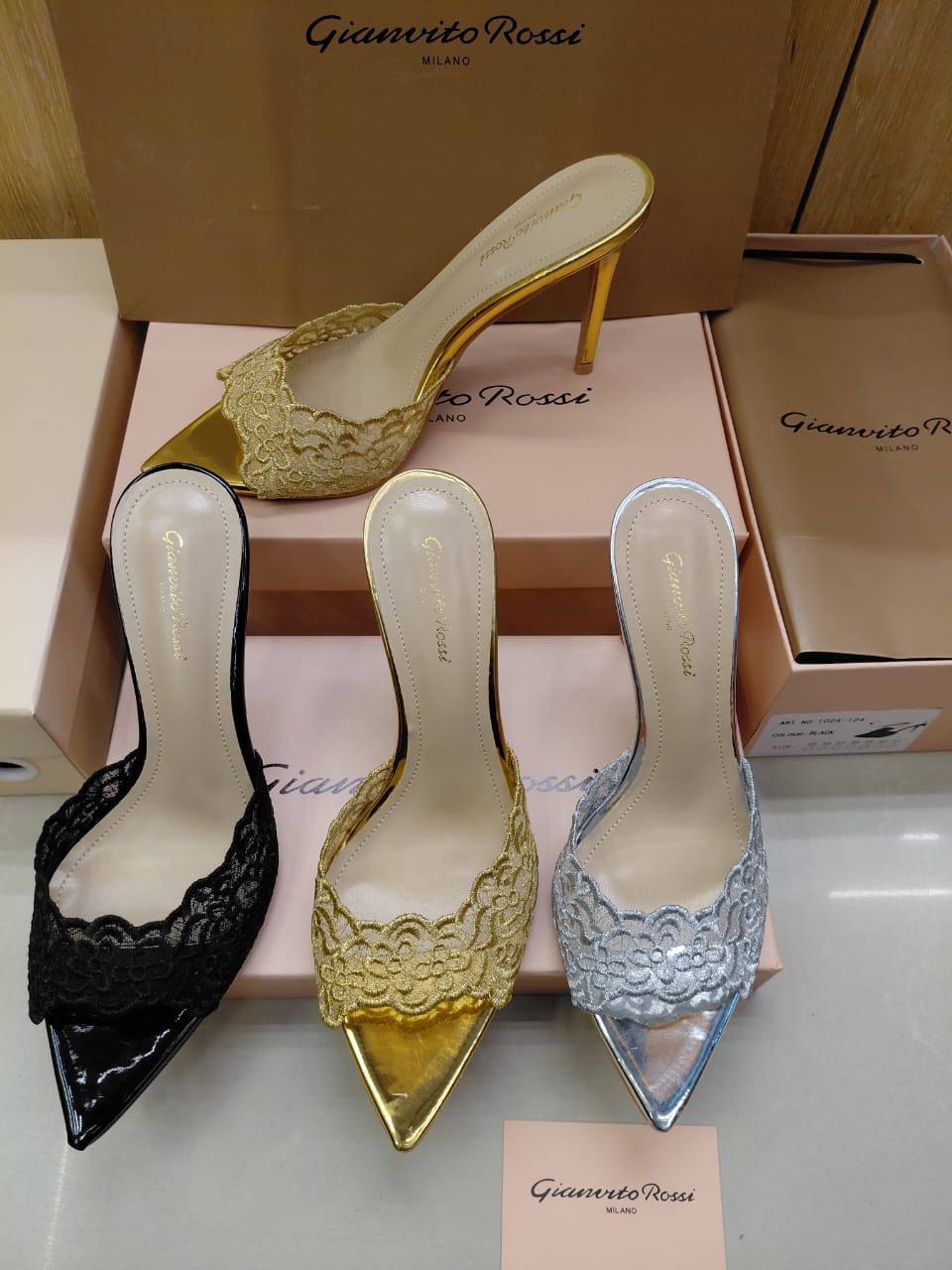 Gianvito Rossi 9cs
High Heel New Arrived 
High Quality 

Size 36 To 41

100 DHS🇦🇪🇦🇪

Zain120
♥️♥️♥️