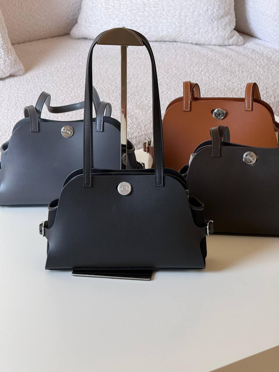 Hermes tablier 26cm💕master quality😍

with box❤️
🎁🎁🎁
680 dhs🪙🖤🇦🇪

Zain52
♥️♥️♥️