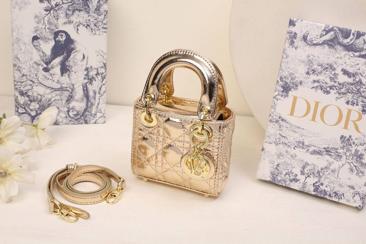 Dior

withbox 
🎁🎁🎁

100 dhs🌺

Zain143
♥️♥️♥️