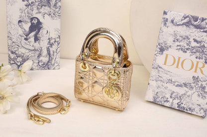 Dior

withbox 
🎁🎁🎁

100 dhs🌺

Zain143
♥️♥️♥️