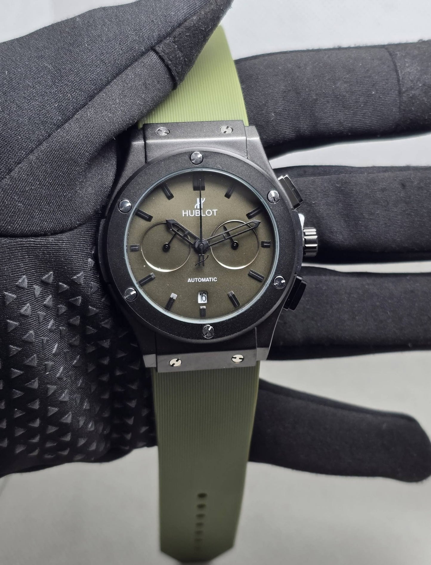Hublot men
*Chronograph working*
90 dhs🗽

Zain29
♥️♥️♥️