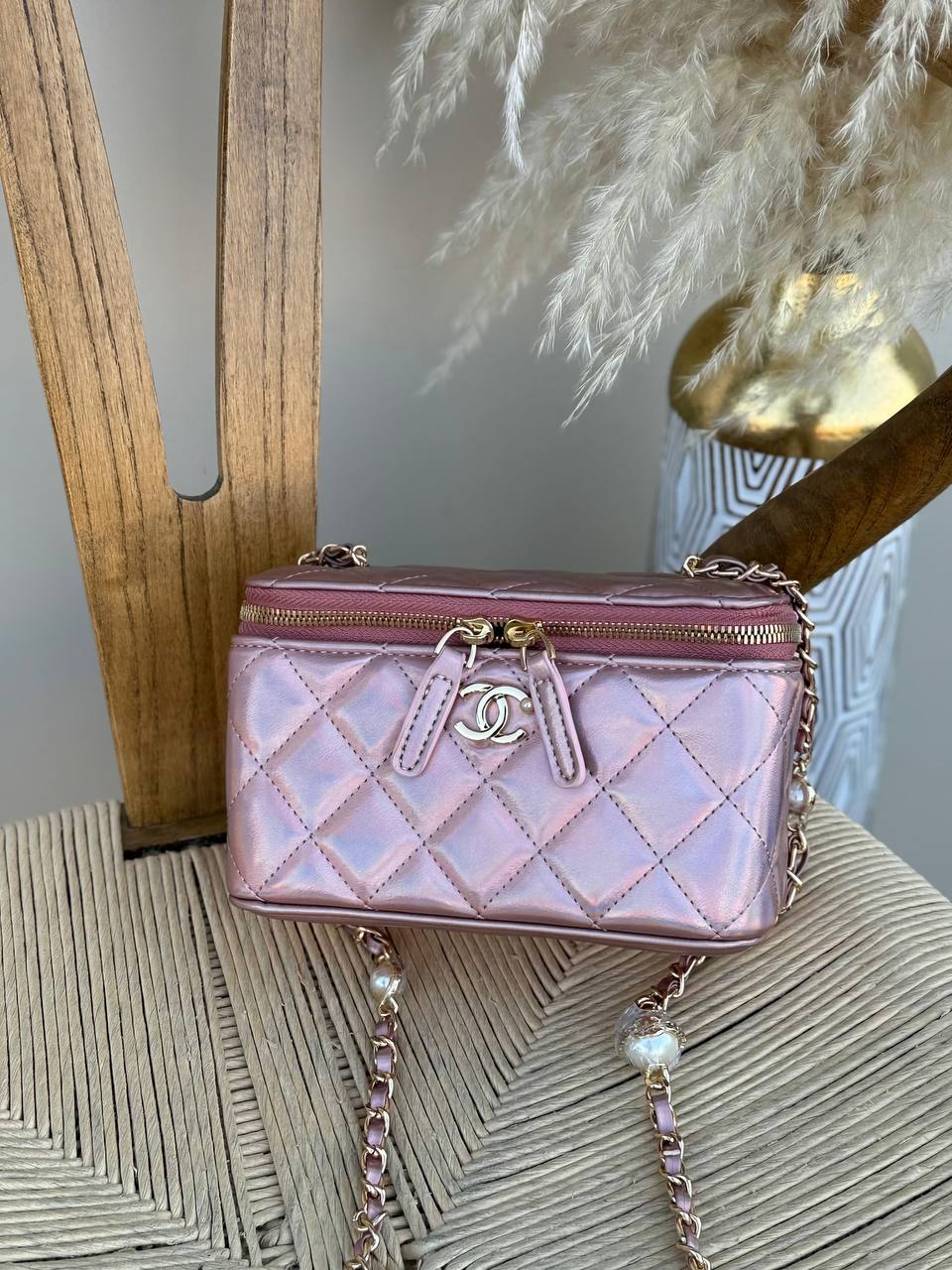 CHANEL
12cm
320 dhs🌺
17cm
340 dhs🌺
Top quality 
With box🎁

Zain167
♥️♥️♥️
