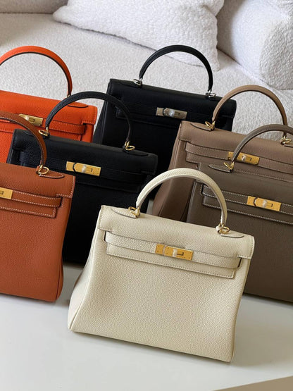 Hermes kelly togo 28cm💕
master quality😍

with box❤️
🎁🎁🎁

400 dhs🪙💕

Zain52
♥️♥️♥️