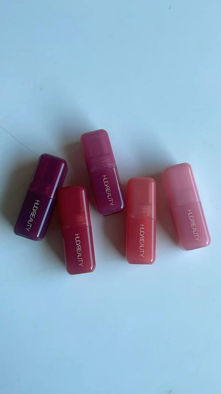 Huda beauty blush

35 dhs 

Zain36
♥️♥️♥️