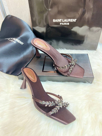YSL
SIZE 36-41 AVAILABLE 
140 dhs❣️

Zain88
♥️♥️♥️